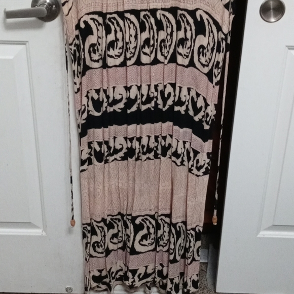 Dress - Picture 6 of 7